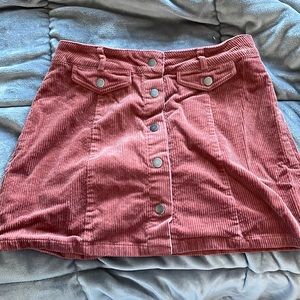 Burgundy button skirt size m. Length 35 cm